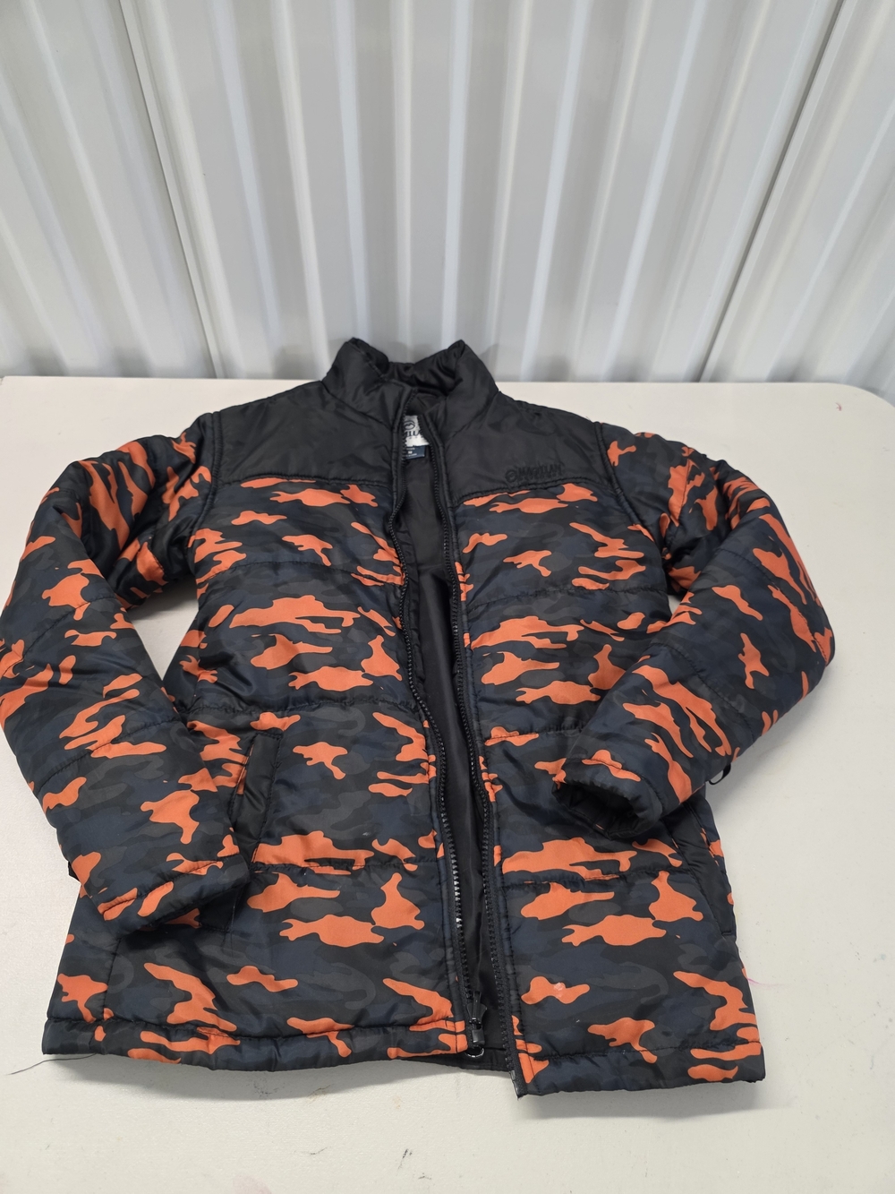 Magellan Outdoors Orange & Black Camo Puffer Youth Size Medium